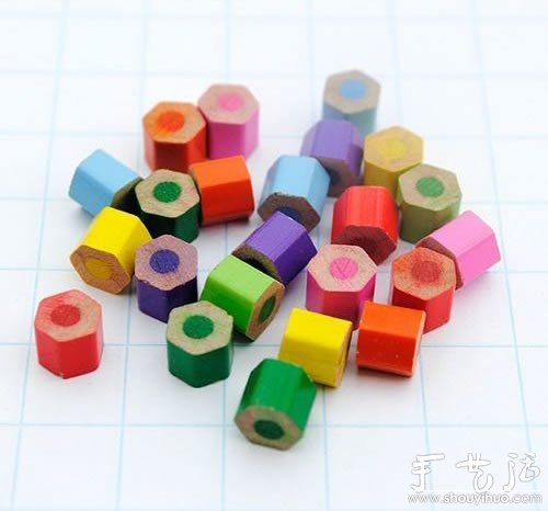 彩色铅笔变废为宝DIY漂亮项链的方法(图3)