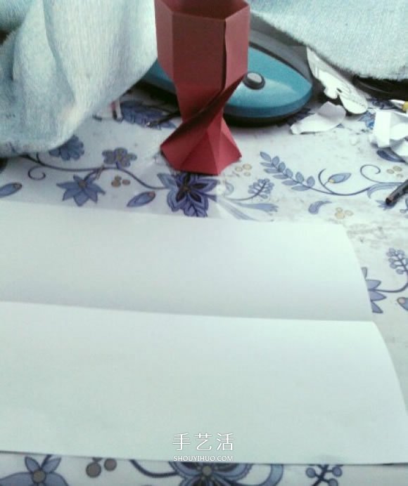 简单高脚杯的折法图解 折纸红酒杯的方法教程(图2)