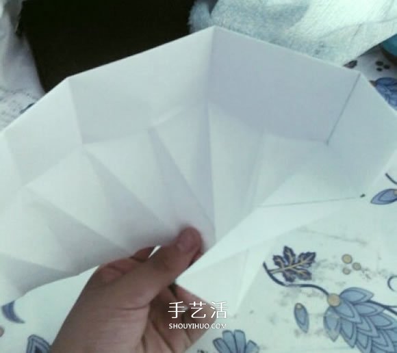简单高脚杯的折法图解 折纸红酒杯的方法教程(图8)