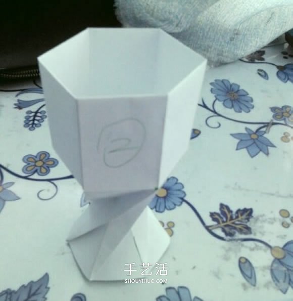 简单高脚杯的折法图解 折纸红酒杯的方法教程(图10)