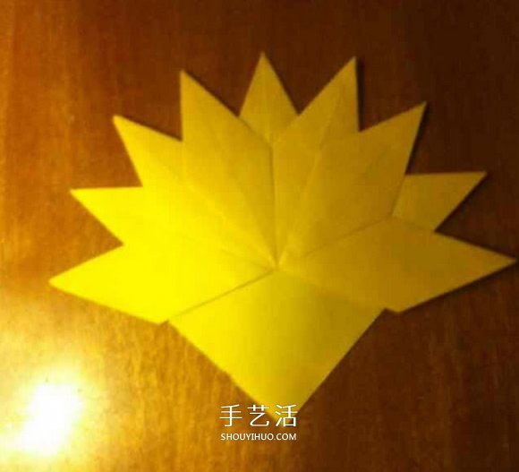 幼儿枫叶的折纸方法 简单折叠枫叶图解教程(图9)