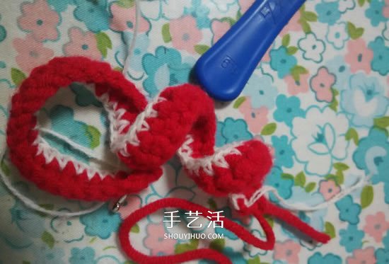 手工钩针编织圣诞花环挂饰的方法图解(图3)