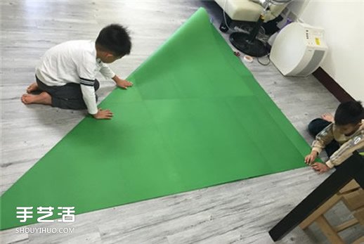 自制大圣诞树的方法 手工折纸大型圣诞树图解(图3)
