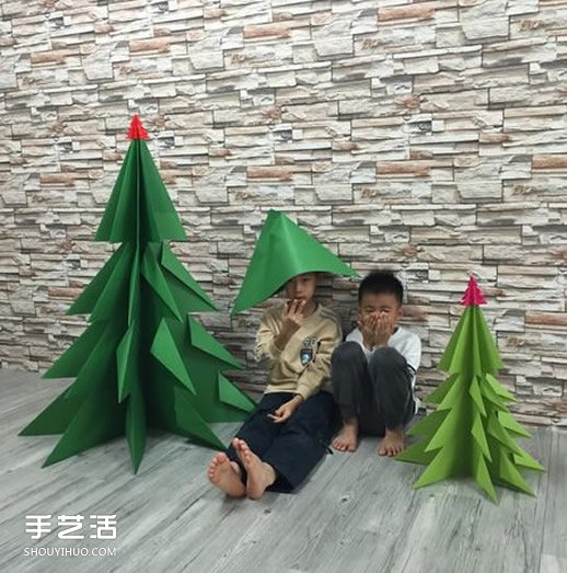 自制大圣诞树的方法 手工折纸大型圣诞树图解(图7)