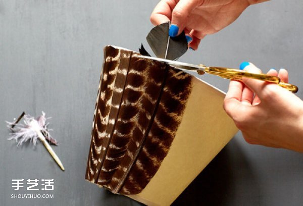 旧灯罩改造DIY小制作 用羽毛改造吊灯灯罩图解(图4)