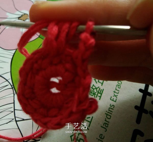 毛线小花的钩针编织图解 六瓣花朵的编织教程(图5)