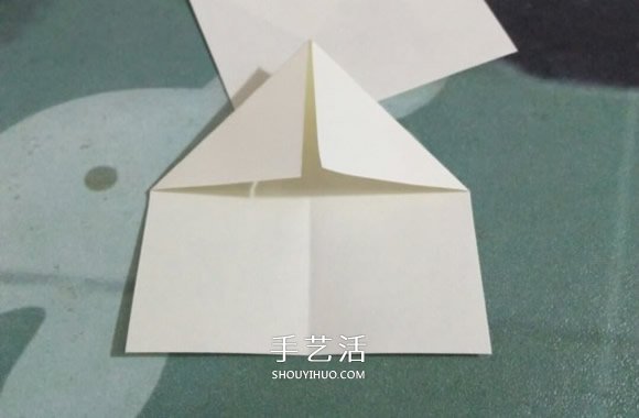 简易圣诞花环折纸图解 幼儿折圣诞花环的折法(图2)