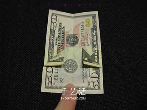 美元圣诞树的折法图解 纸币折纸圣诞树步骤(图5)