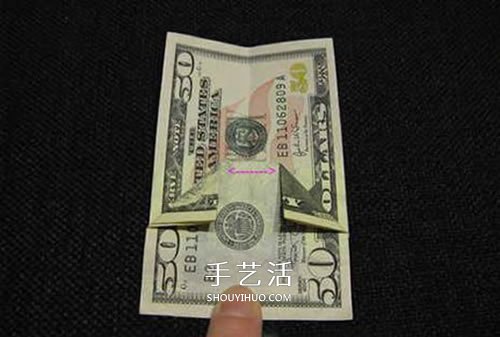 美元圣诞树的折法图解 纸币折纸圣诞树步骤(图6)
