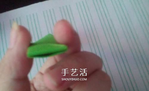 纸戒指的折法图解教程 折纸戒指简单又可爱(图11)