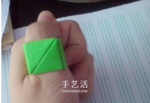 纸戒指的折法图解教程 折纸戒指简单又可爱(图13)