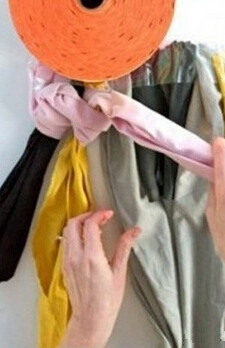 旧衣服/布条利用 手工编织漂亮地毯的步骤(图3)