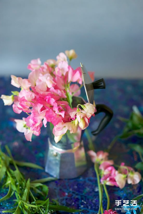 废旧咖啡机变身花器 朴实味道的花瓶DIY教程(图4)
