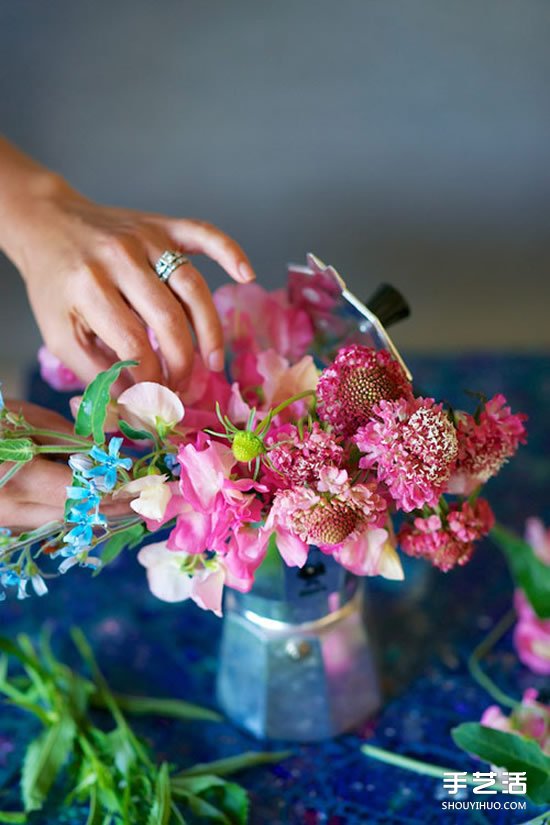 废旧咖啡机变身花器 朴实味道的花瓶DIY教程(图5)