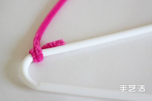 毛根简单改造旧衣架 让吊带衣服不再滑落(图3)