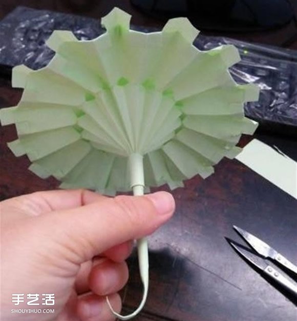 立体小雨伞的折法图解 儿童纸雨伞制作方法 - 诺云双维造物网