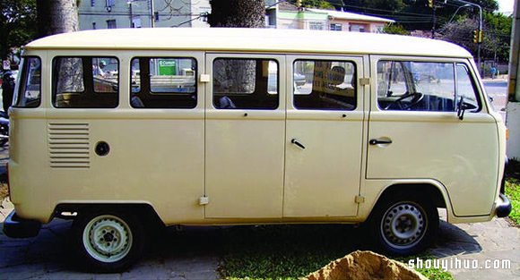 星战迷用贴纸热情改造自家厢型车(图1)