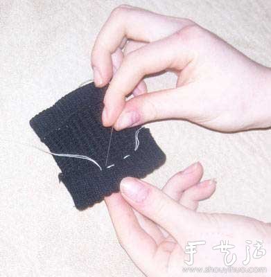旧物改造：将旧袜子DIY成时尚护腕(图2)