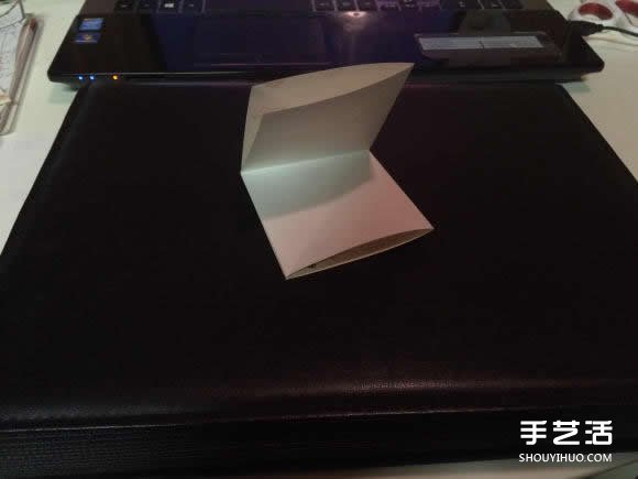 自带夹页功能的个性书签的折法图解教程(图3)
