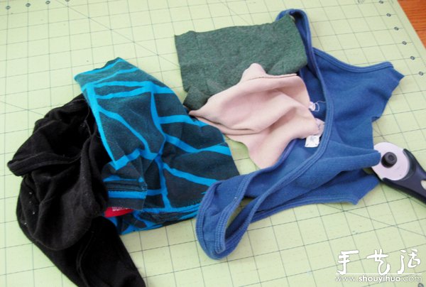 旧衣服动手DIY制作脚垫(图2) 旧衣服动手DIY制作脚垫(图2)