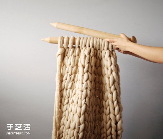 超厚羊毛线织出的针织品 格外的具有温暖感(图2)