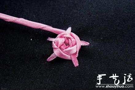 丝带编织精美玫瑰花的教程(图2)