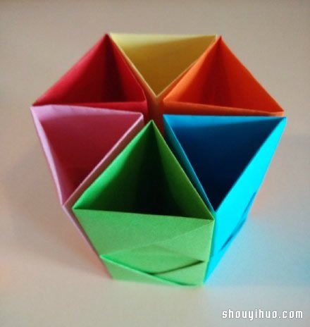 六孔笔筒的折法 折纸制作多彩笔筒图解教程 - 诺云双维造物网