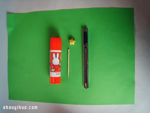 一张纸折纸立体圣诞树手工DIY制作图解教程(图2)
