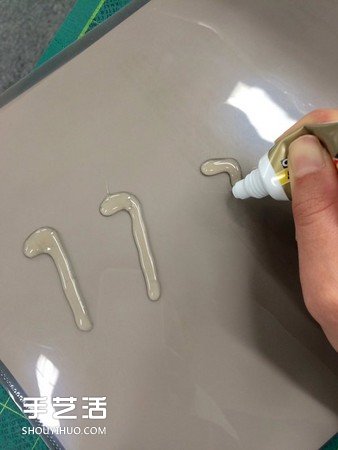 创意DIY：如何用强力胶自制花园鳗的方法(图2)