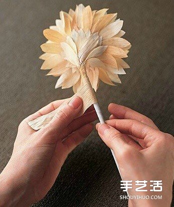 玉米叶制作花朵的方法 玉米叶DIY仿真花教程(图6)