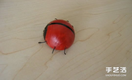 简单幼儿小手工：乒乓球制作七星瓢虫的方法(图7)