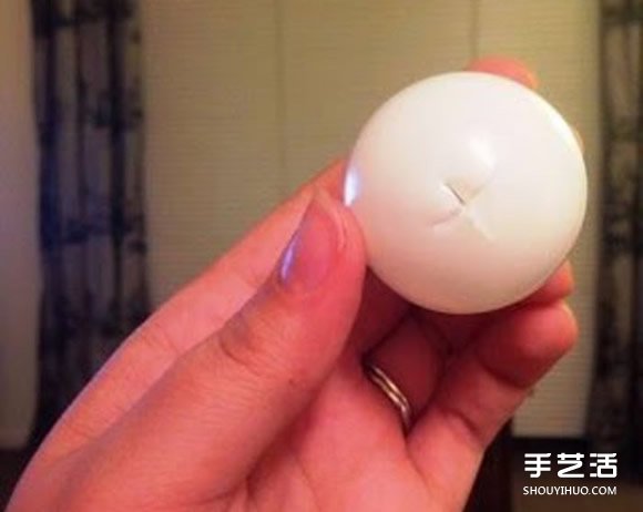 破掉的乒乓球废物利用DIY制作节日装饰灯带(图2)