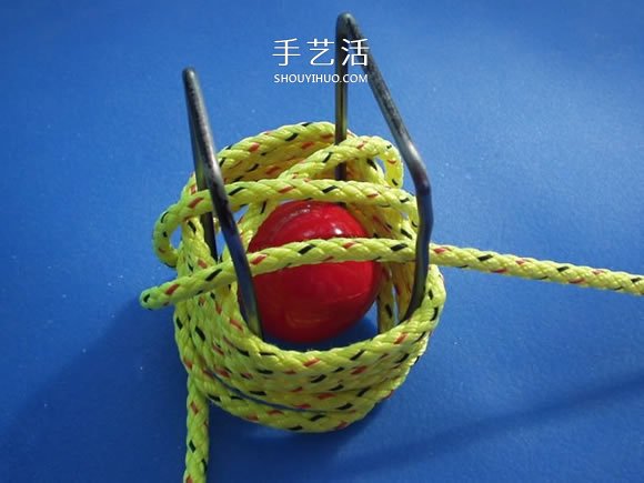 绳子编织球体的方法 怎么用绳编圆球小挂件(图4)