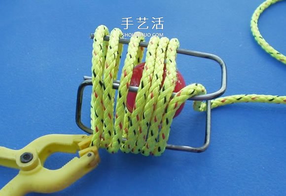 绳子编织球体的方法 怎么用绳编圆球小挂件(图3)