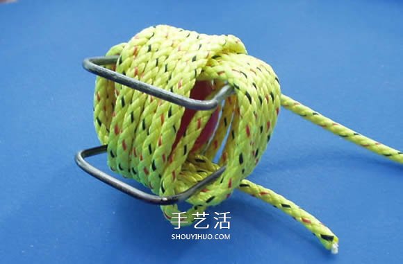 绳子编织球体的方法 怎么用绳编圆球小挂件(图5)