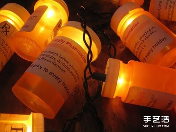 医院里的圣诞节日装饰 用保险套制作圣诞树！(图2)