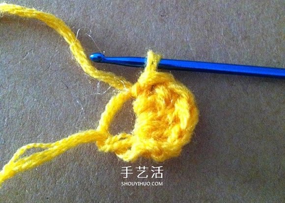 两层双色五瓣花的钩法 手工钩针编织五角星花(图8)