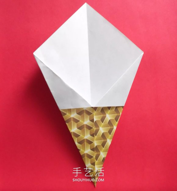 简单折纸冰淇淋蛋筒的做法图解教程(图3)
