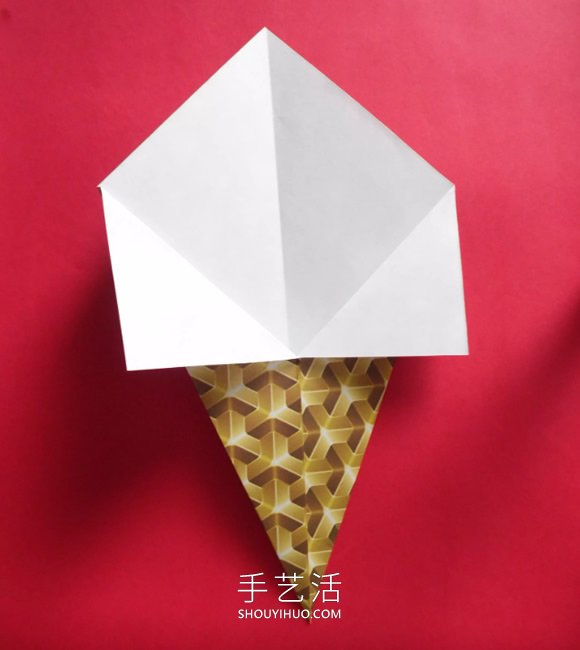 简单折纸冰淇淋蛋筒的做法图解教程(图2)