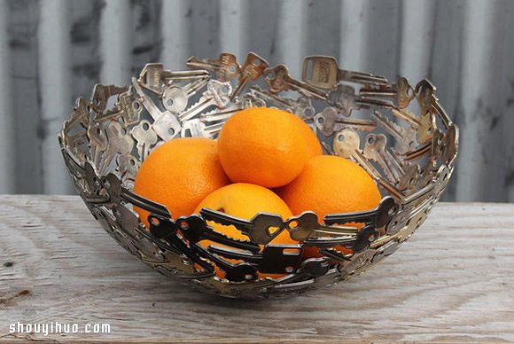 无师自通冶炼工艺 把旧钥匙DIY成装饰品(图6)