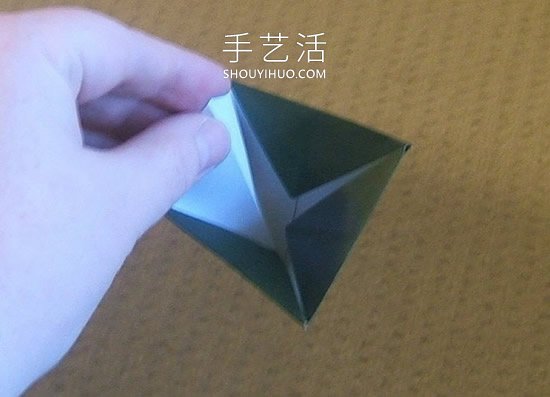 简单折纸立体圣诞树的折法详细步骤图(图12) 简单折纸立体圣诞树的折法详细步骤图(图12)