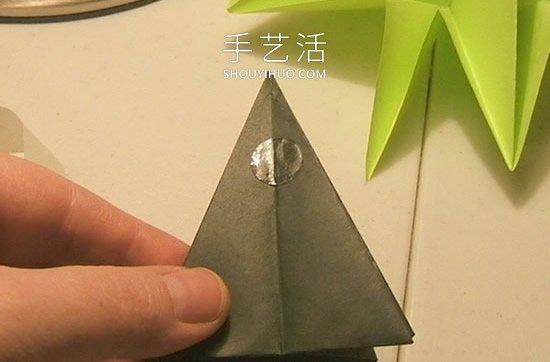 简单折纸立体圣诞树的折法详细步骤图(图15) 简单折纸立体圣诞树的折法详细步骤图(图15)