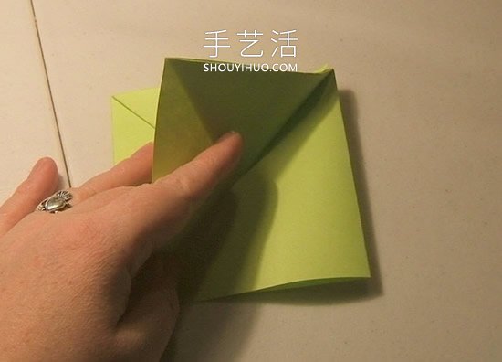 简单折纸立体圣诞树的折法详细步骤图(图24) 简单折纸立体圣诞树的折法详细步骤图(图24)