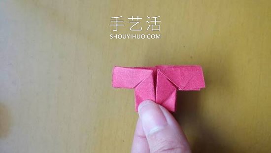 婴儿小衣裤折叠方法教程(图6) 婴儿小衣裤折叠方法教程(图6)