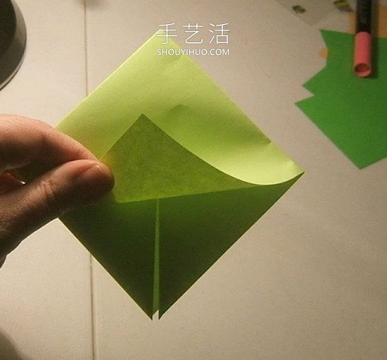简单折纸立体圣诞树的折法详细步骤图(图22) 简单折纸立体圣诞树的折法详细步骤图(图22)