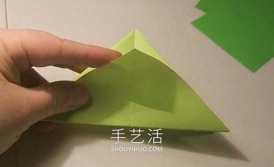 简单折纸立体圣诞树的折法详细步骤图(图25) 简单折纸立体圣诞树的折法详细步骤图(图25)