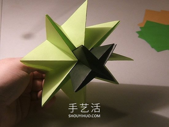 简单折纸立体圣诞树的折法详细步骤图(图30) 简单折纸立体圣诞树的折法详细步骤图(图30)