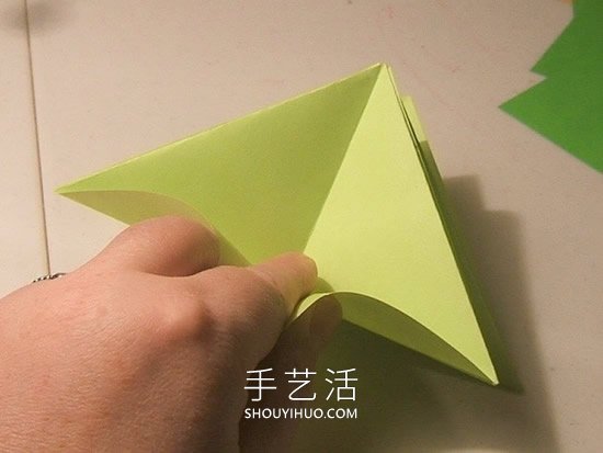 简单折纸立体圣诞树的折法详细步骤图(图26) 简单折纸立体圣诞树的折法详细步骤图(图26)
