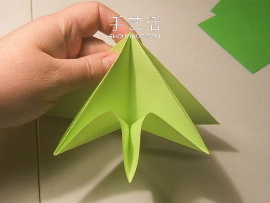 简单折纸立体圣诞树的折法详细步骤图(图27) 简单折纸立体圣诞树的折法详细步骤图(图27)