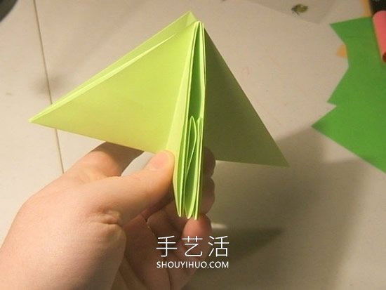 简单折纸立体圣诞树的折法详细步骤图(图28) 简单折纸立体圣诞树的折法详细步骤图(图28)
